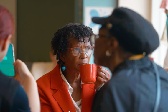 Member Quiet Still011